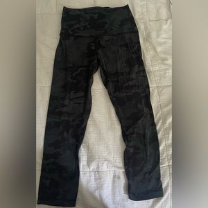 Cropped camo lulu lemon leggings